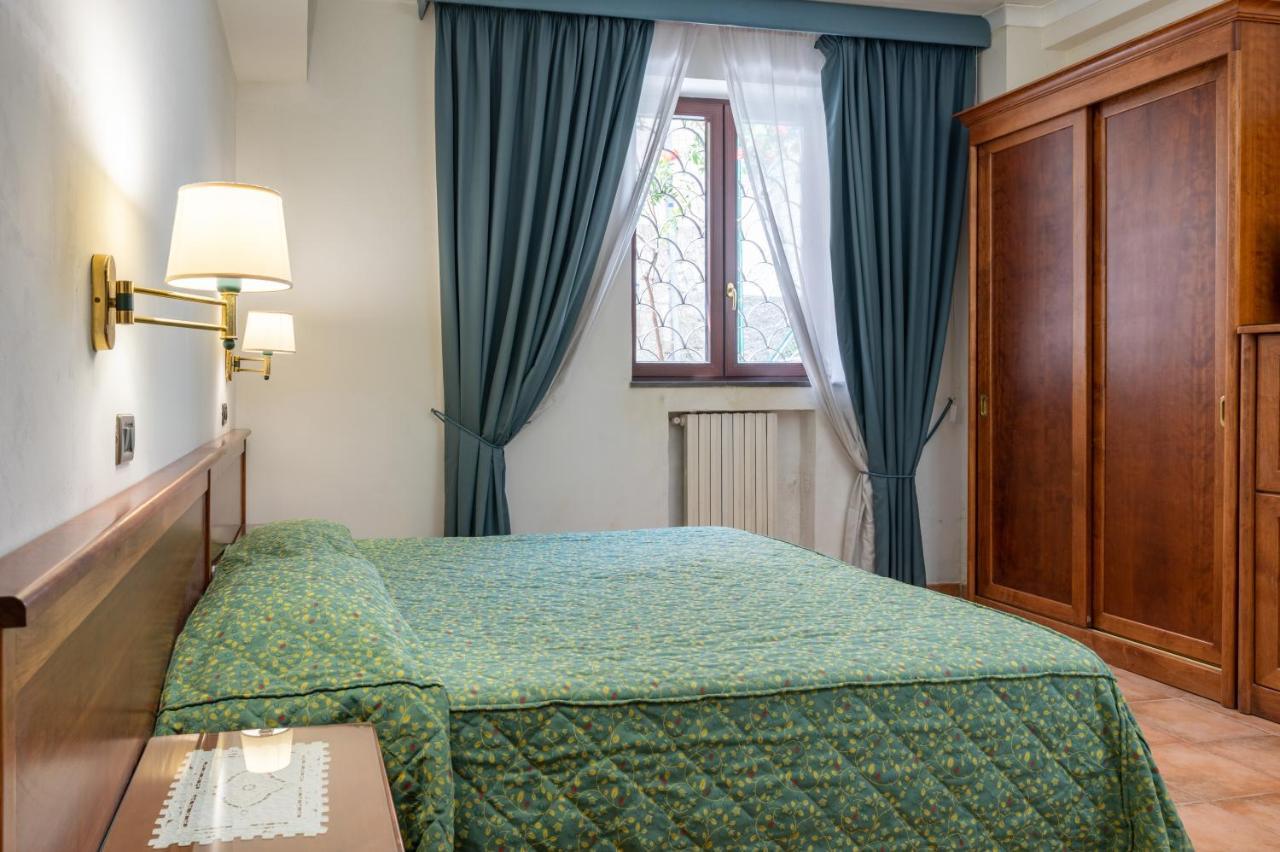 Hotel Montana SantʼAgata sui Due Golfi المظهر الخارجي الصورة