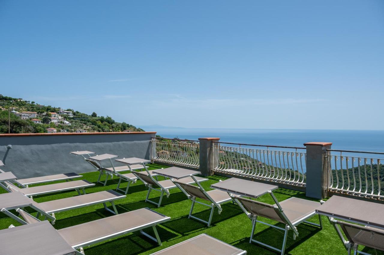 Hotel Montana SantʼAgata sui Due Golfi المظهر الخارجي الصورة
