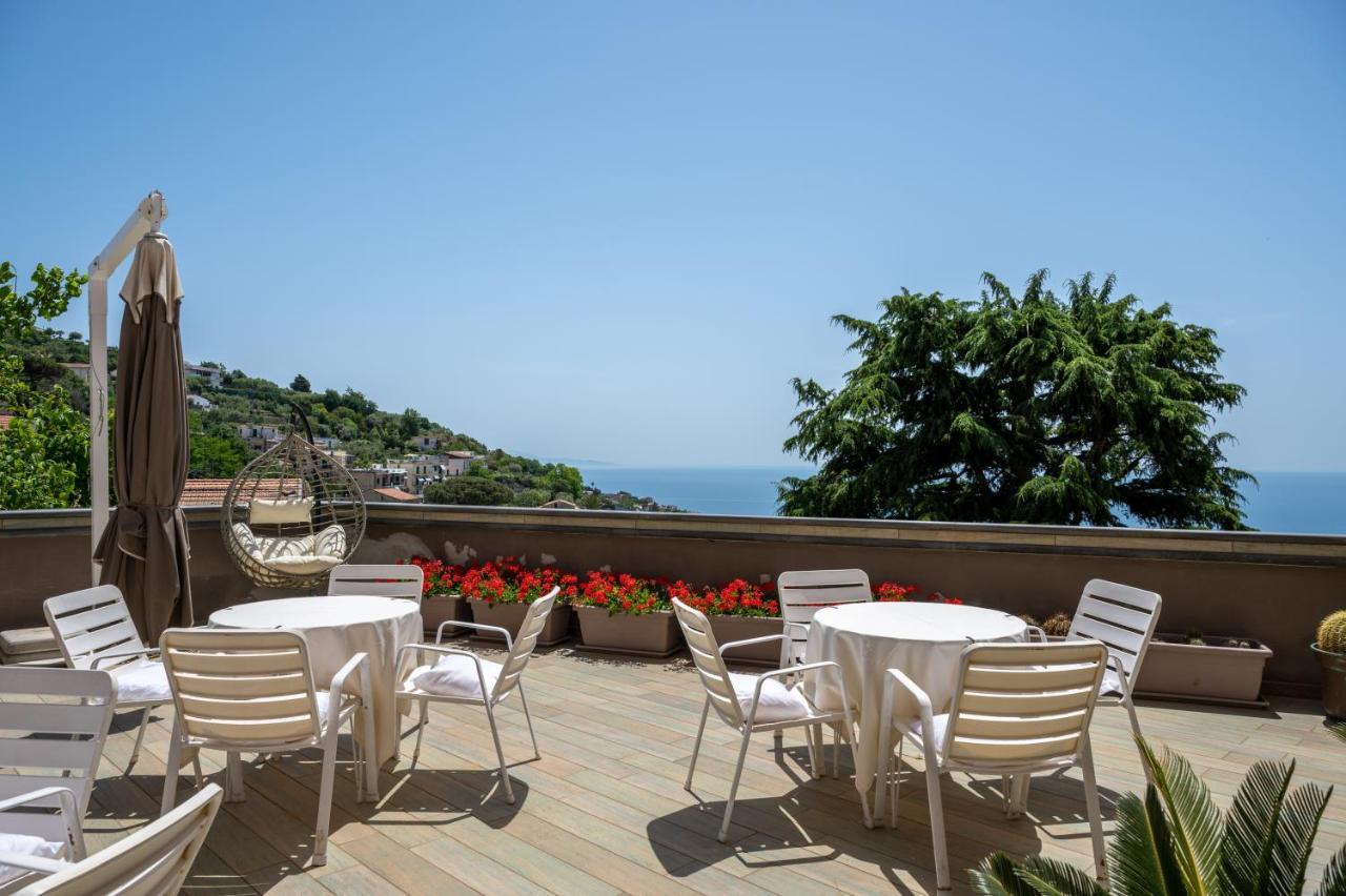 Hotel Montana SantʼAgata sui Due Golfi المظهر الخارجي الصورة