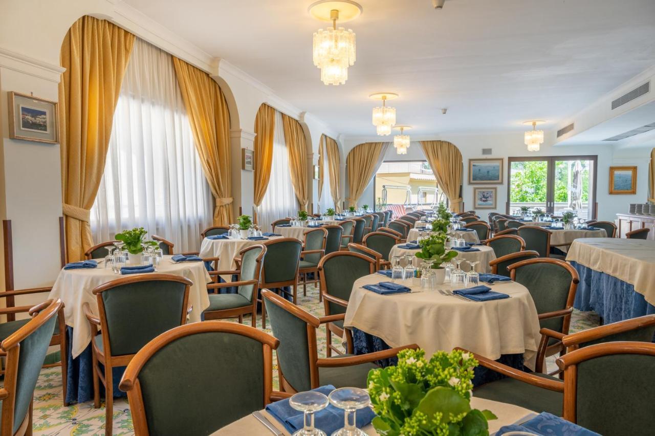 Hotel Montana SantʼAgata sui Due Golfi المظهر الخارجي الصورة