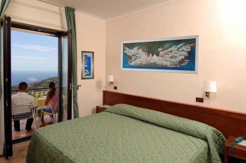Hotel Montana SantʼAgata sui Due Golfi المظهر الخارجي الصورة