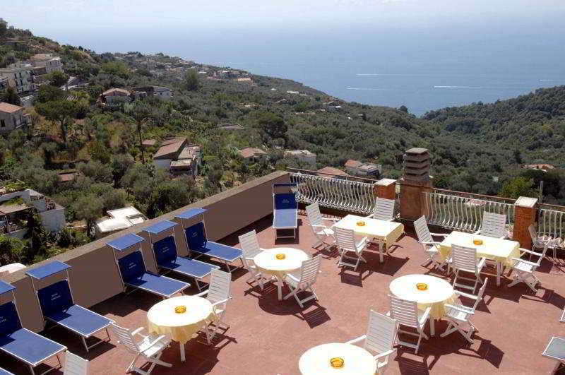 Hotel Montana SantʼAgata sui Due Golfi المظهر الخارجي الصورة