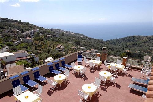 Hotel Montana SantʼAgata sui Due Golfi المظهر الخارجي الصورة
