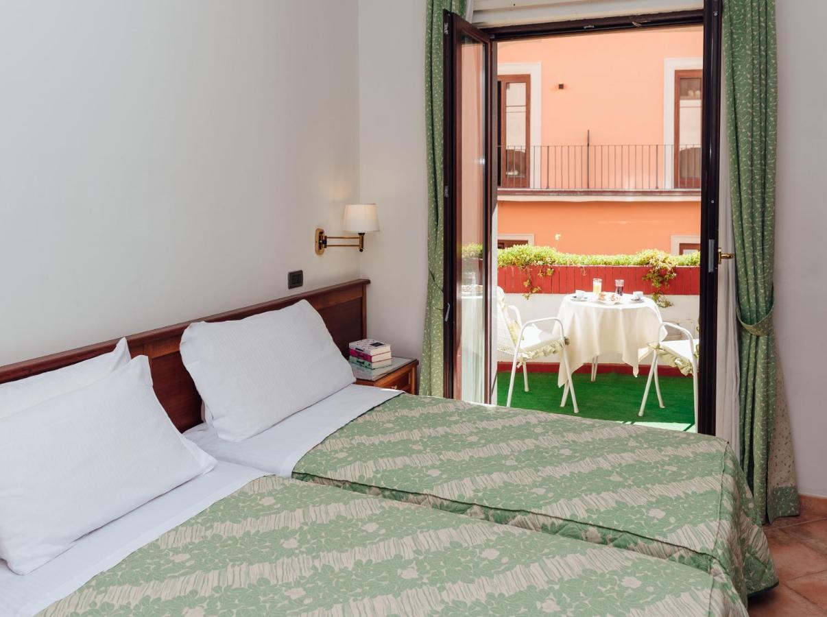 Hotel Montana SantʼAgata sui Due Golfi المظهر الخارجي الصورة