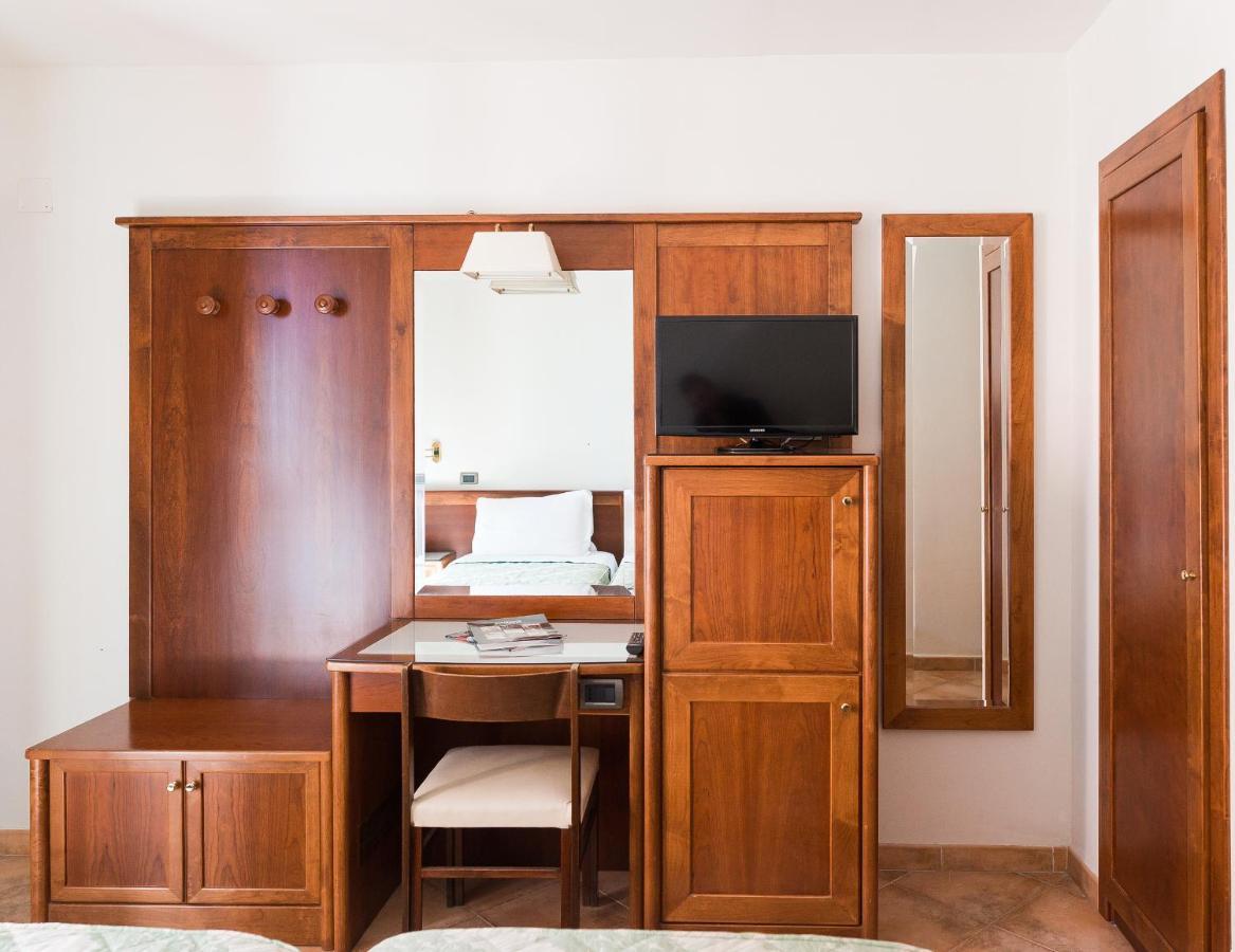 Hotel Montana SantʼAgata sui Due Golfi المظهر الخارجي الصورة