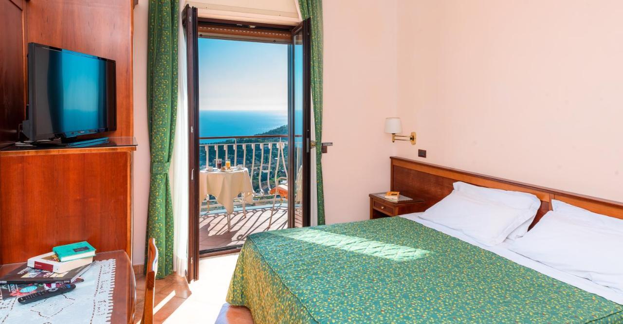 Hotel Montana SantʼAgata sui Due Golfi المظهر الخارجي الصورة
