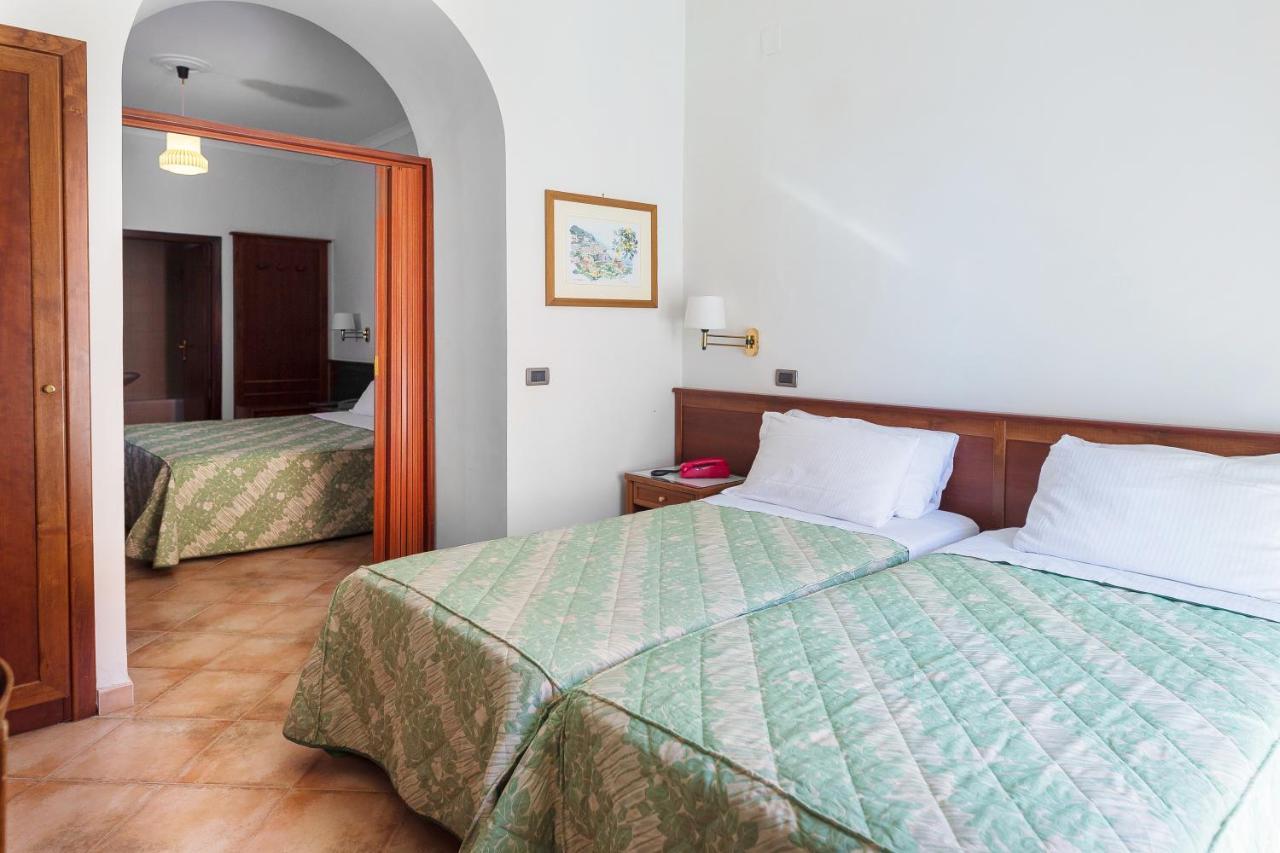 Hotel Montana SantʼAgata sui Due Golfi المظهر الخارجي الصورة