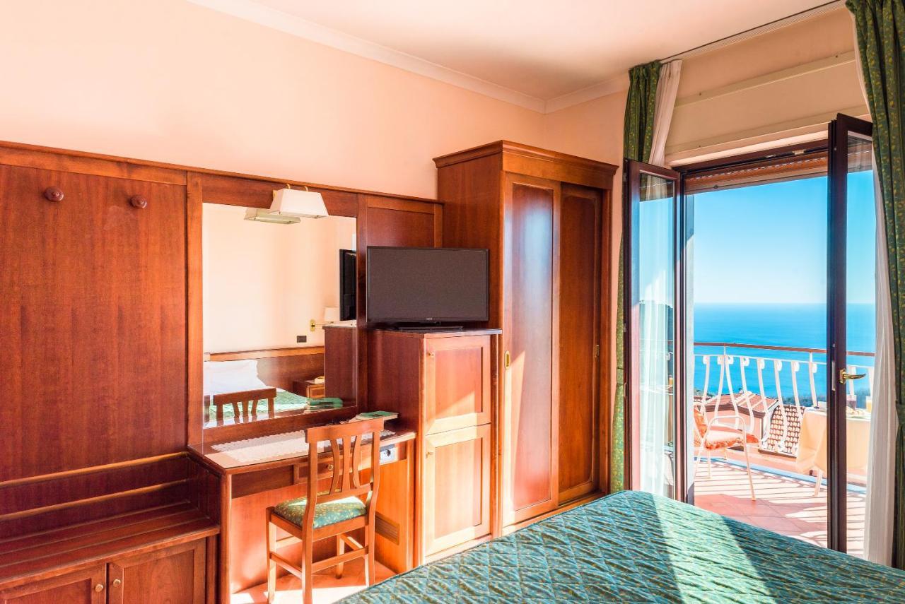 Hotel Montana SantʼAgata sui Due Golfi المظهر الخارجي الصورة