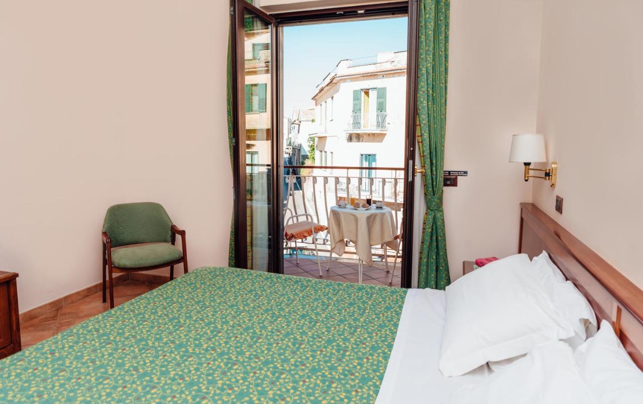 Hotel Montana SantʼAgata sui Due Golfi المظهر الخارجي الصورة
