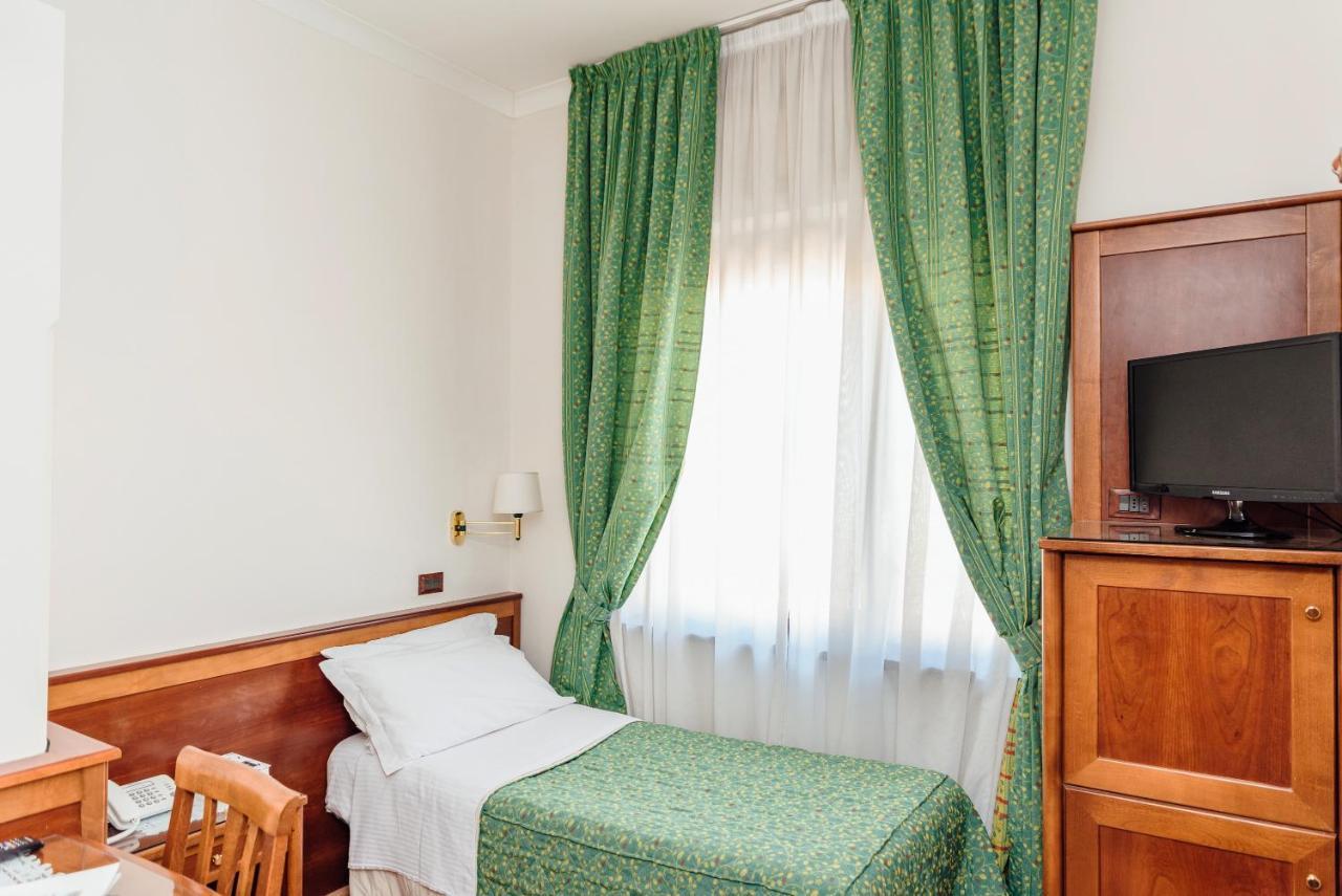 Hotel Montana SantʼAgata sui Due Golfi المظهر الخارجي الصورة