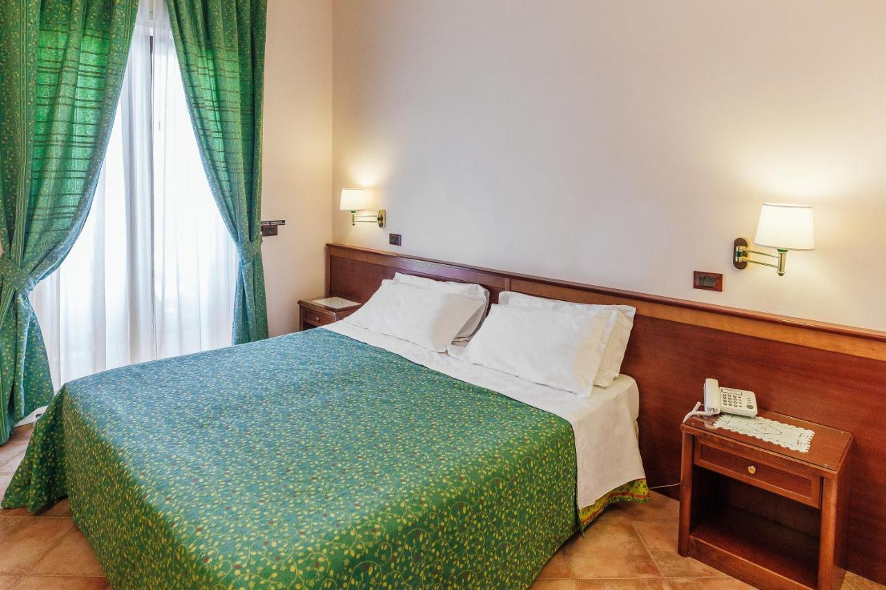 Hotel Montana SantʼAgata sui Due Golfi المظهر الخارجي الصورة