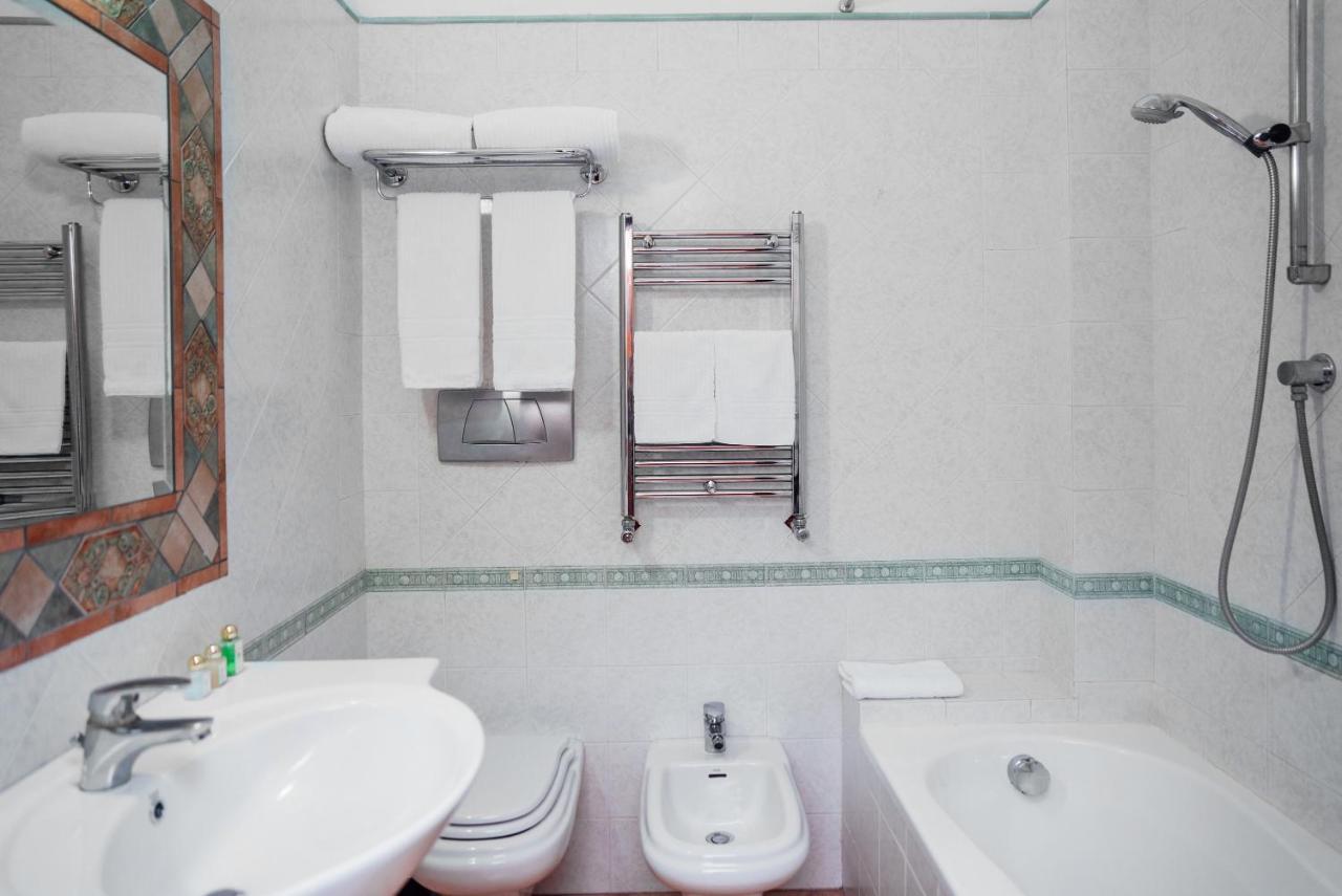 Hotel Montana SantʼAgata sui Due Golfi المظهر الخارجي الصورة