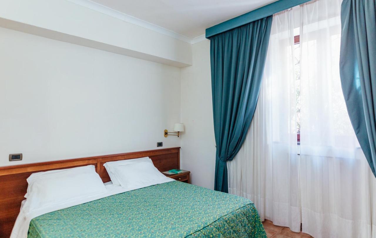 Hotel Montana SantʼAgata sui Due Golfi المظهر الخارجي الصورة
